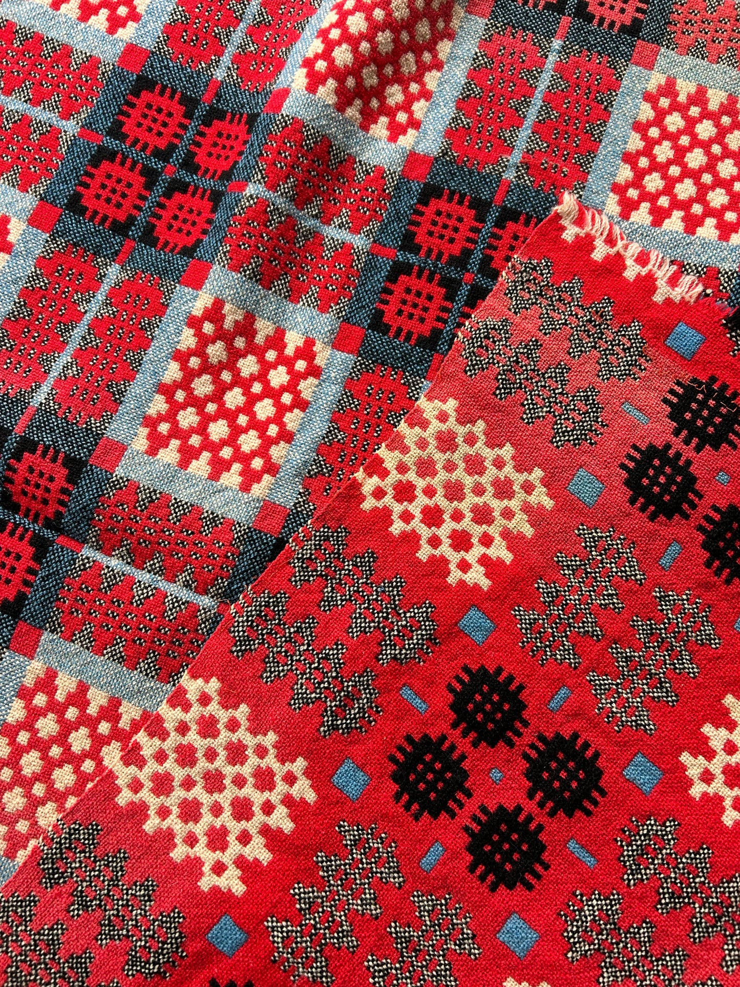 Beautiful vintage Welsh wool Carthen blanket / throw in amazing condition
