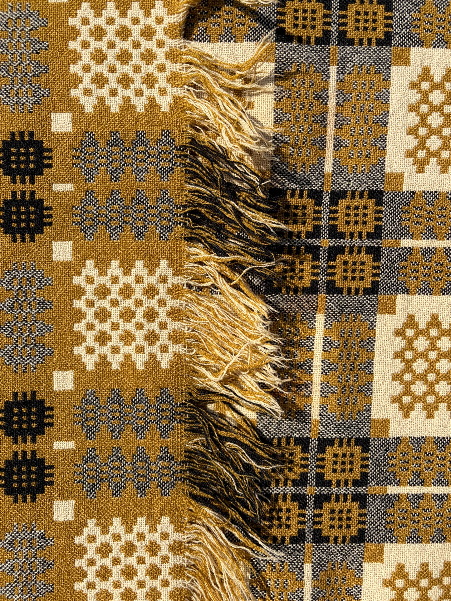 ELFYN_HEN_BLANCED_WLAN_LLIW_MWSTARD_vintage_mustard_wool_Welsh_tapestry_blanket_or_throw_Carthen