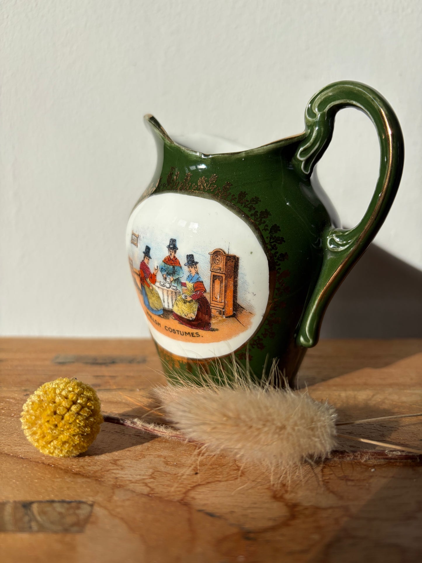 HEN JWG BACH CYMRAEG / Vintage Welsh Costumes Jug