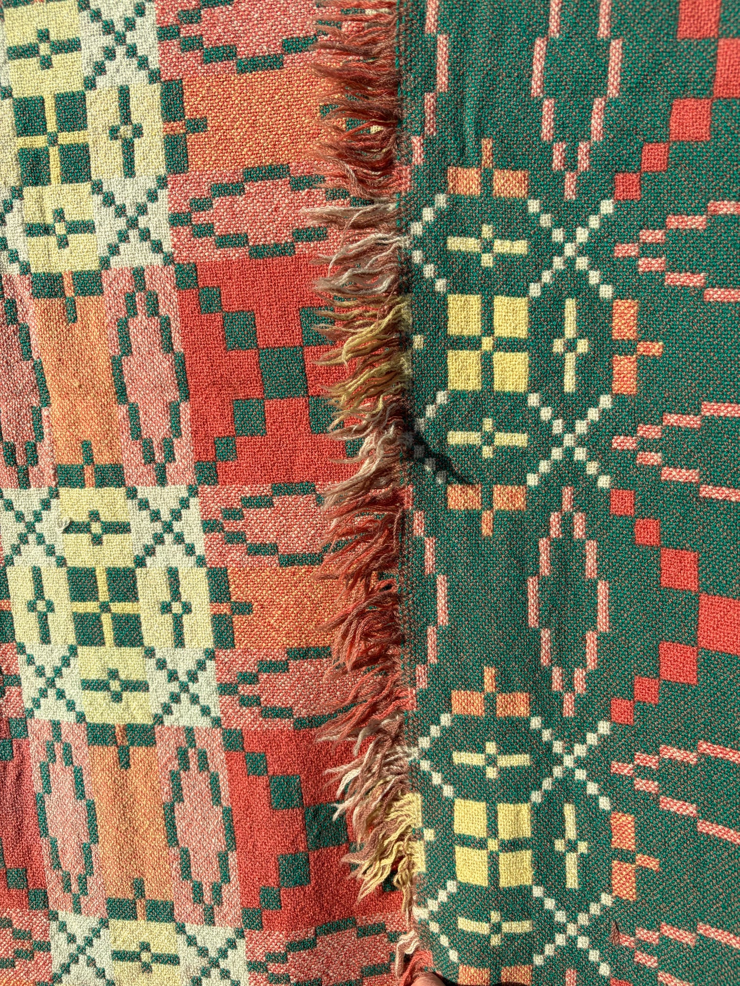 ELFYN BLANCED WLAN CYMRAEG GWYRDD A PINC vintage green and peach wool Welsh tapestry blanket / throw