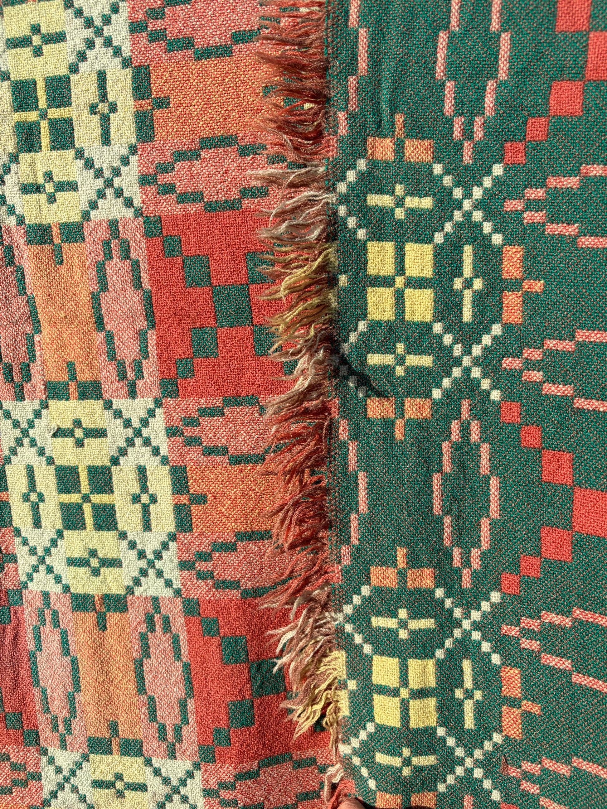 ELFYN BLANCED WLAN CYMRAEG GWYRDD A PINC vintage green and peach wool Welsh tapestry blanket / throw