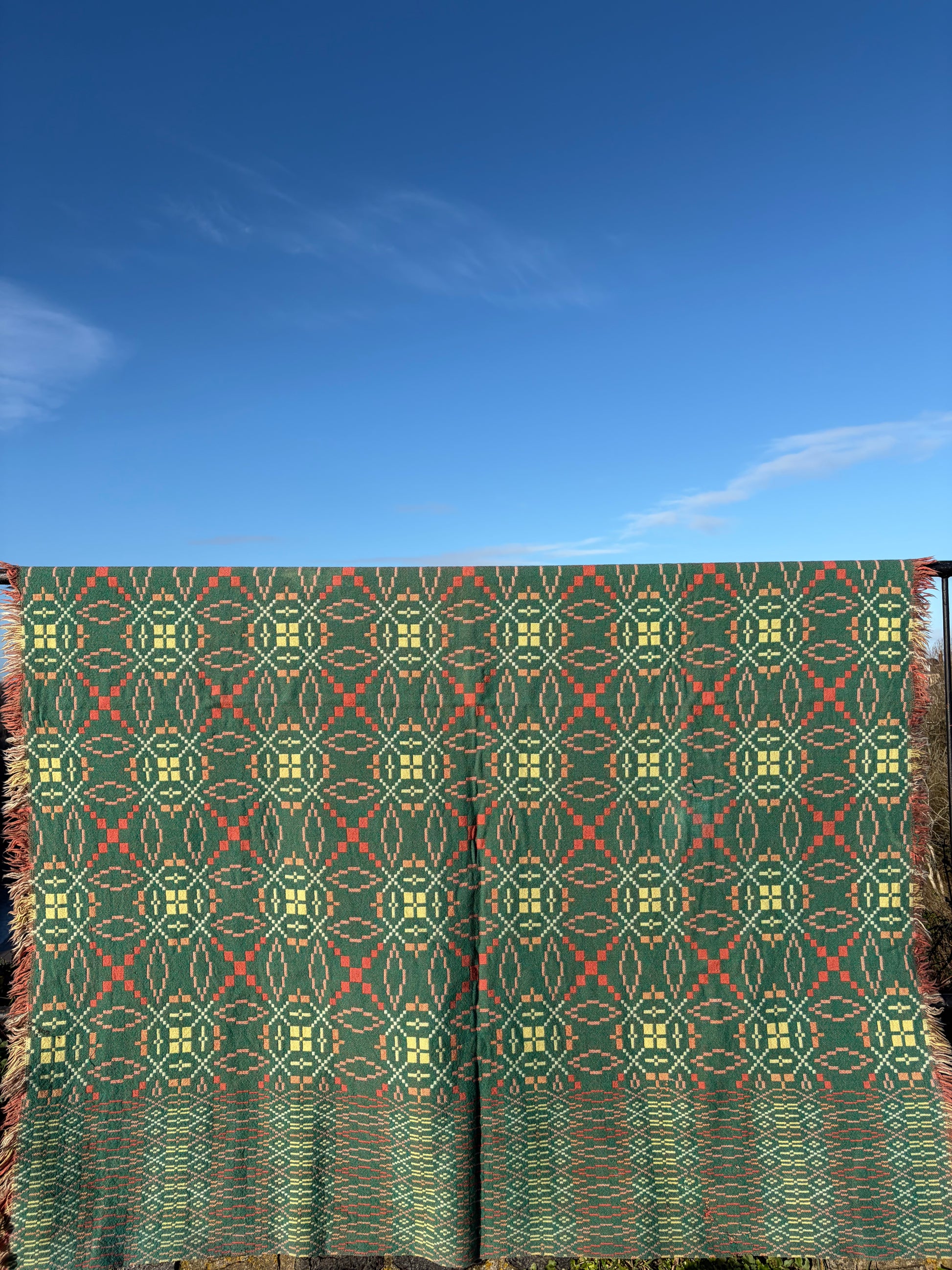 ELFYN BLANCED WLAN CYMRAEG GWYRDD A PINC vintage green and peach wool Welsh tapestry blanket / throw