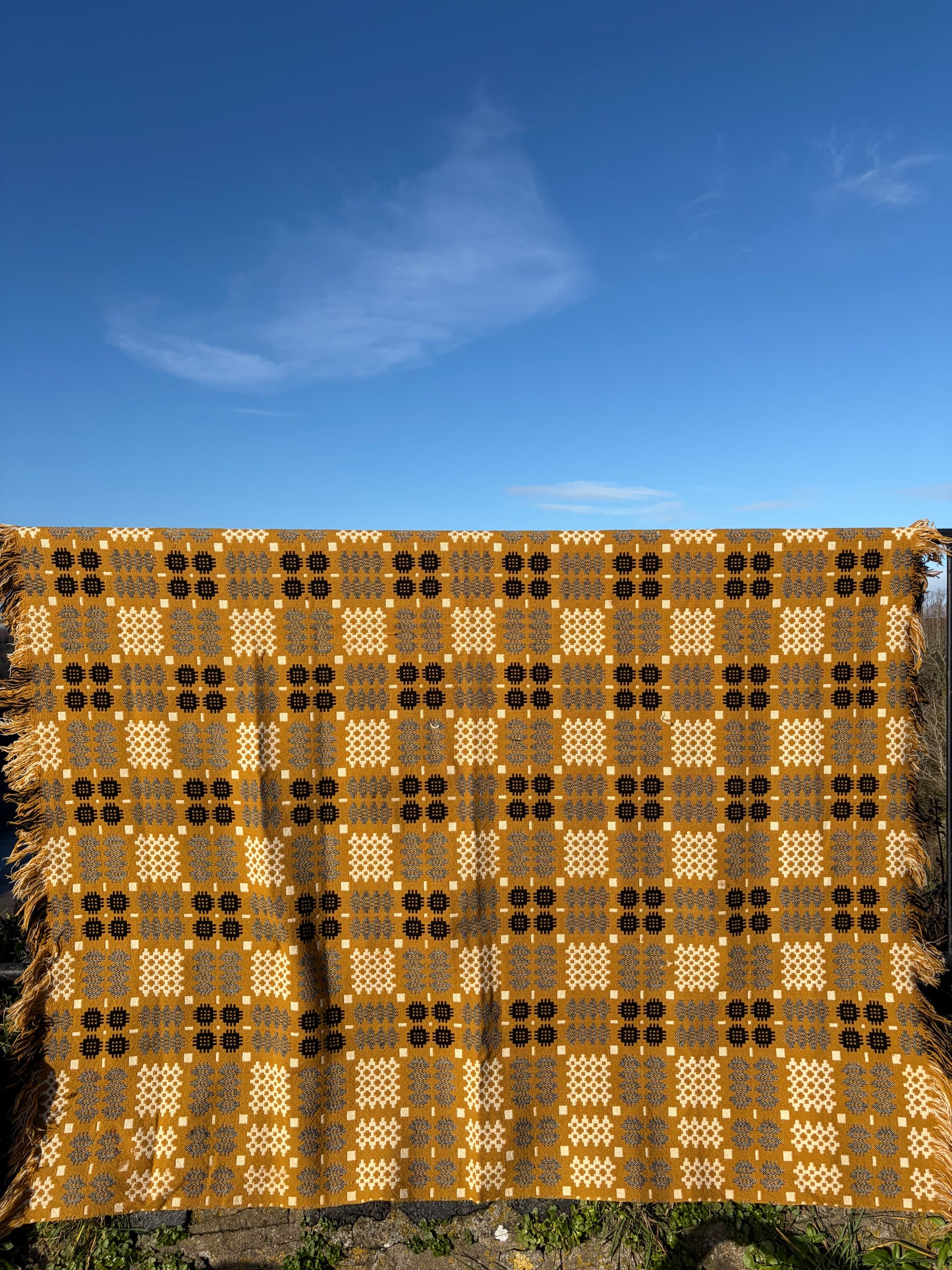 ELFYN_HEN_BLANCED_WLAN_LLIW_MWSTARD_vintage_mustard_wool_Welsh_tapestry_blanket_or_throw_Carthen