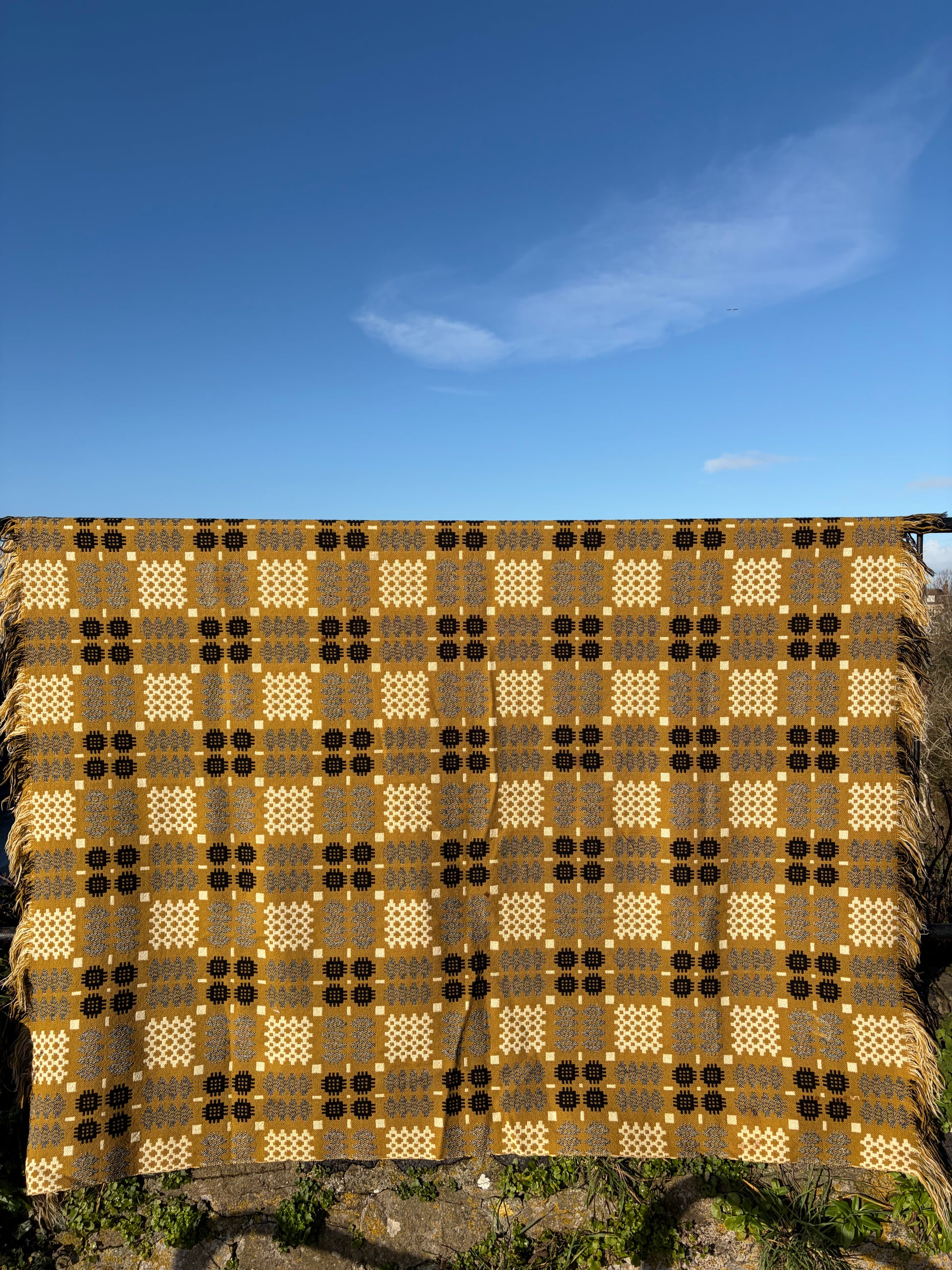 ELFYN_HEN_BLANCED_WLAN_LLIW_MWSTARD_vintage_mustard_wool_Welsh_tapestry_blanket_or_throw_Carthen