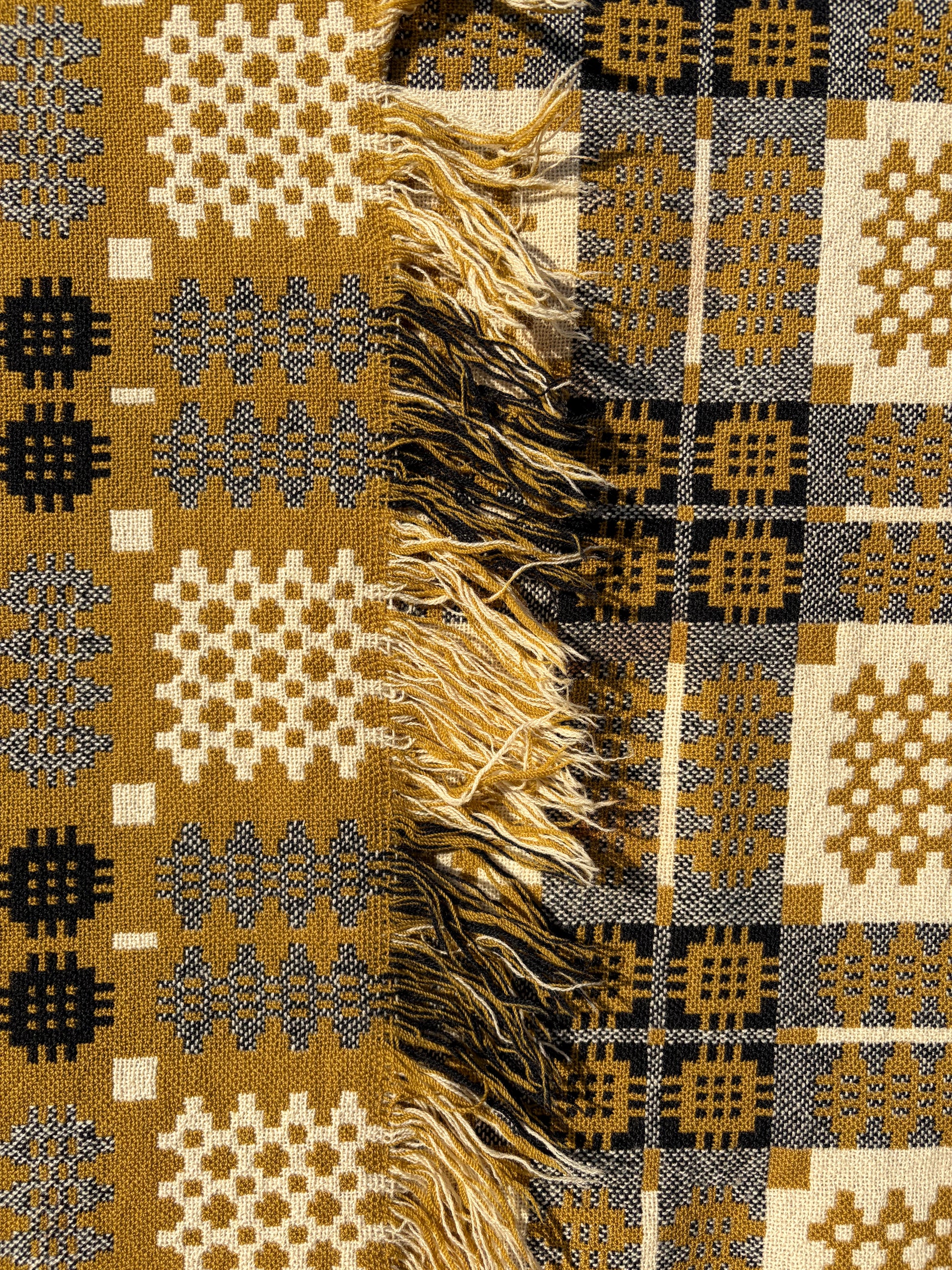 ELFYN_HEN_BLANCED_WLAN_LLIW_MWSTARD_vintage_mustard_wool_Welsh_tapestry_blanket_or_throw_Carthen