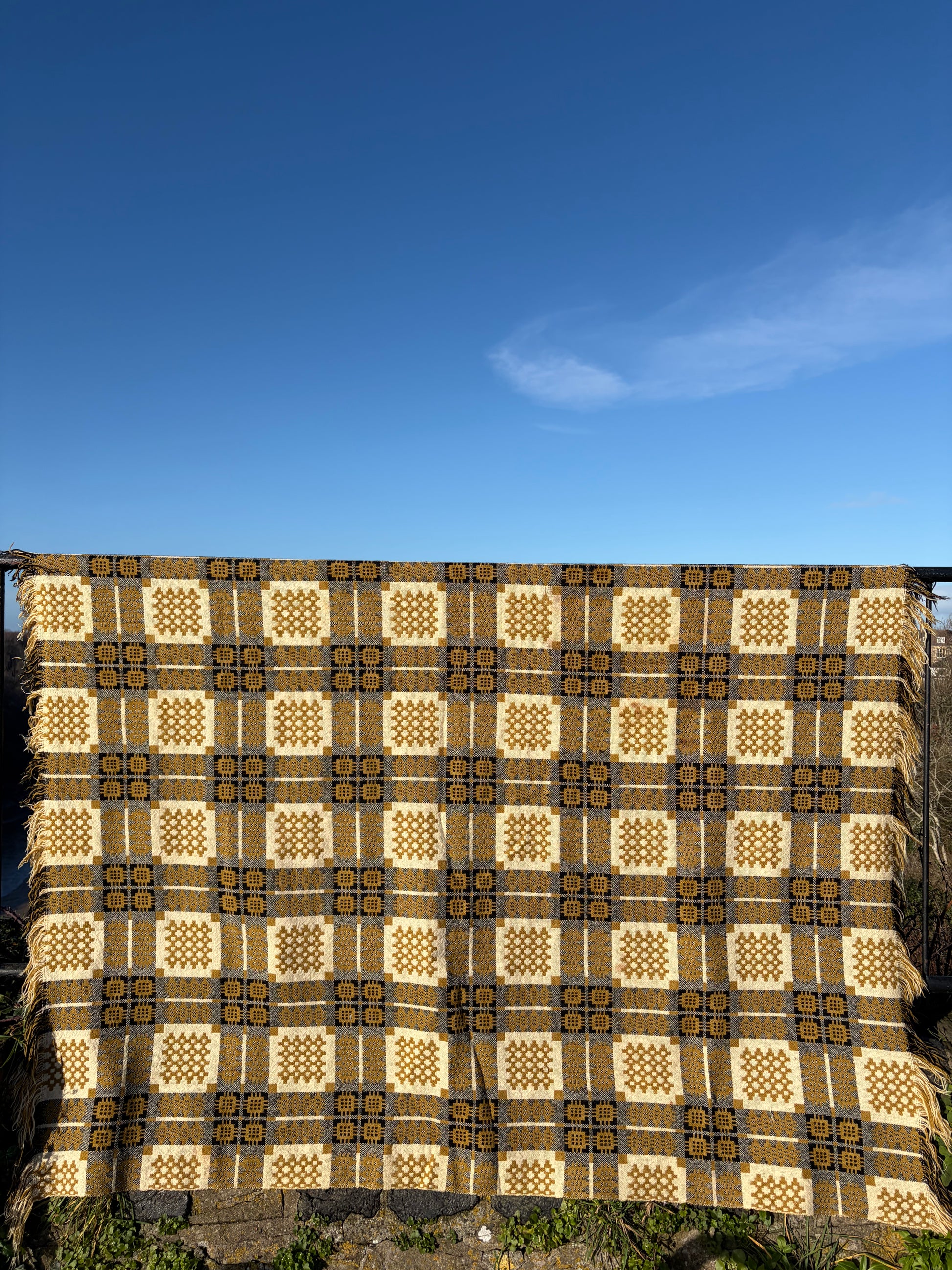 ELFYN_HEN_BLANCED_WLAN_LLIW_MWSTARD_vintage_mustard_wool_Welsh_tapestry_blanket_or_throw_Carthen