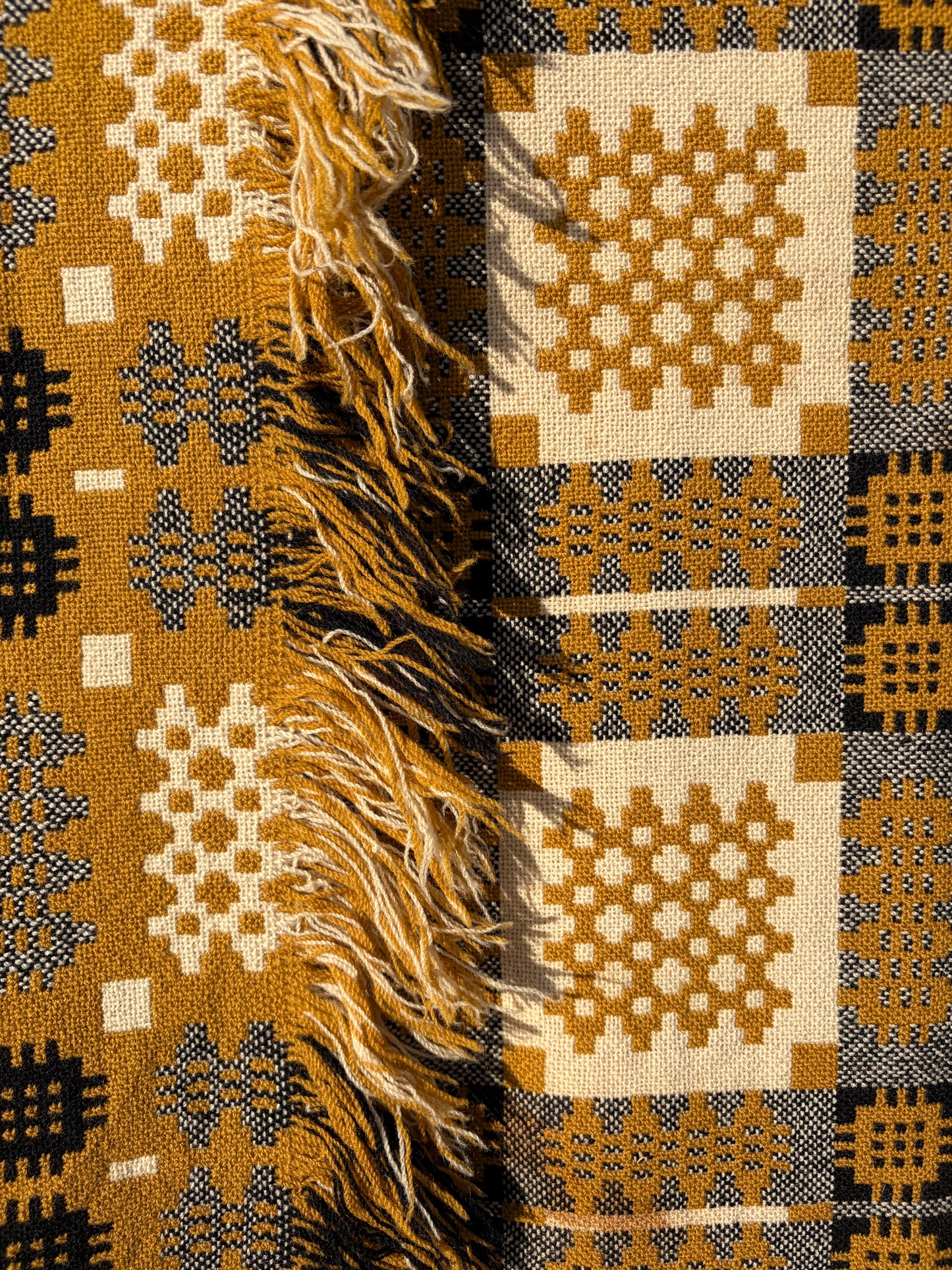 ELFYN_HEN_BLANCED_WLAN_LLIW_MELYN_vintage_mustard_wool_Welsh_tapestry_blanket_or_throw_Carthen