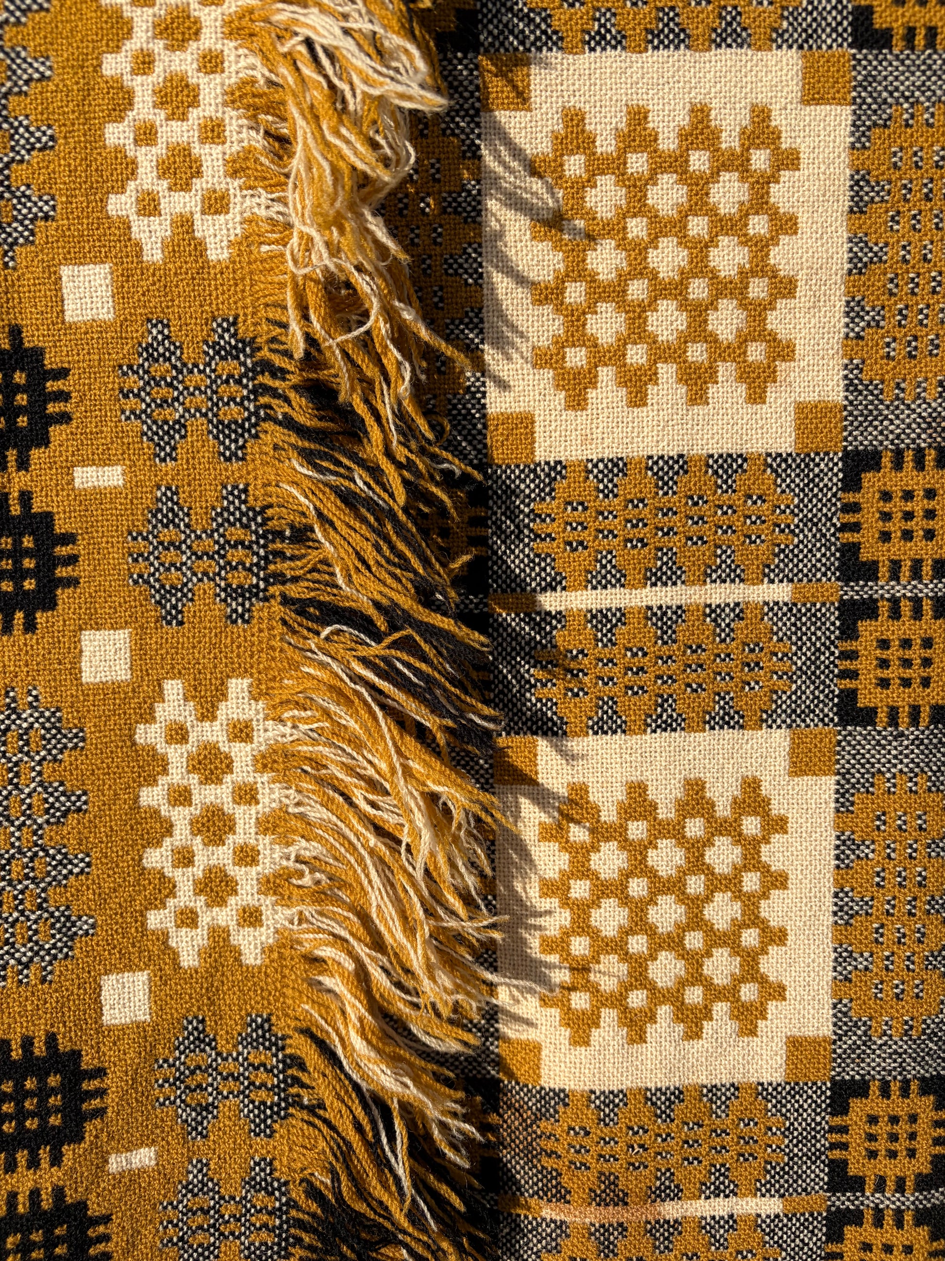 ELFYN_HEN_BLANCED_WLAN_LLIW_MELYN_vintage_mustard_wool_Welsh_tapestry_blanket_or_throw_Carthen