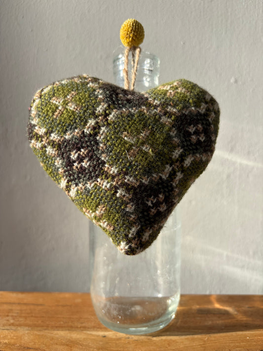 ELFYN calon wlân welsh tapestry heart decoration Cymraeg
