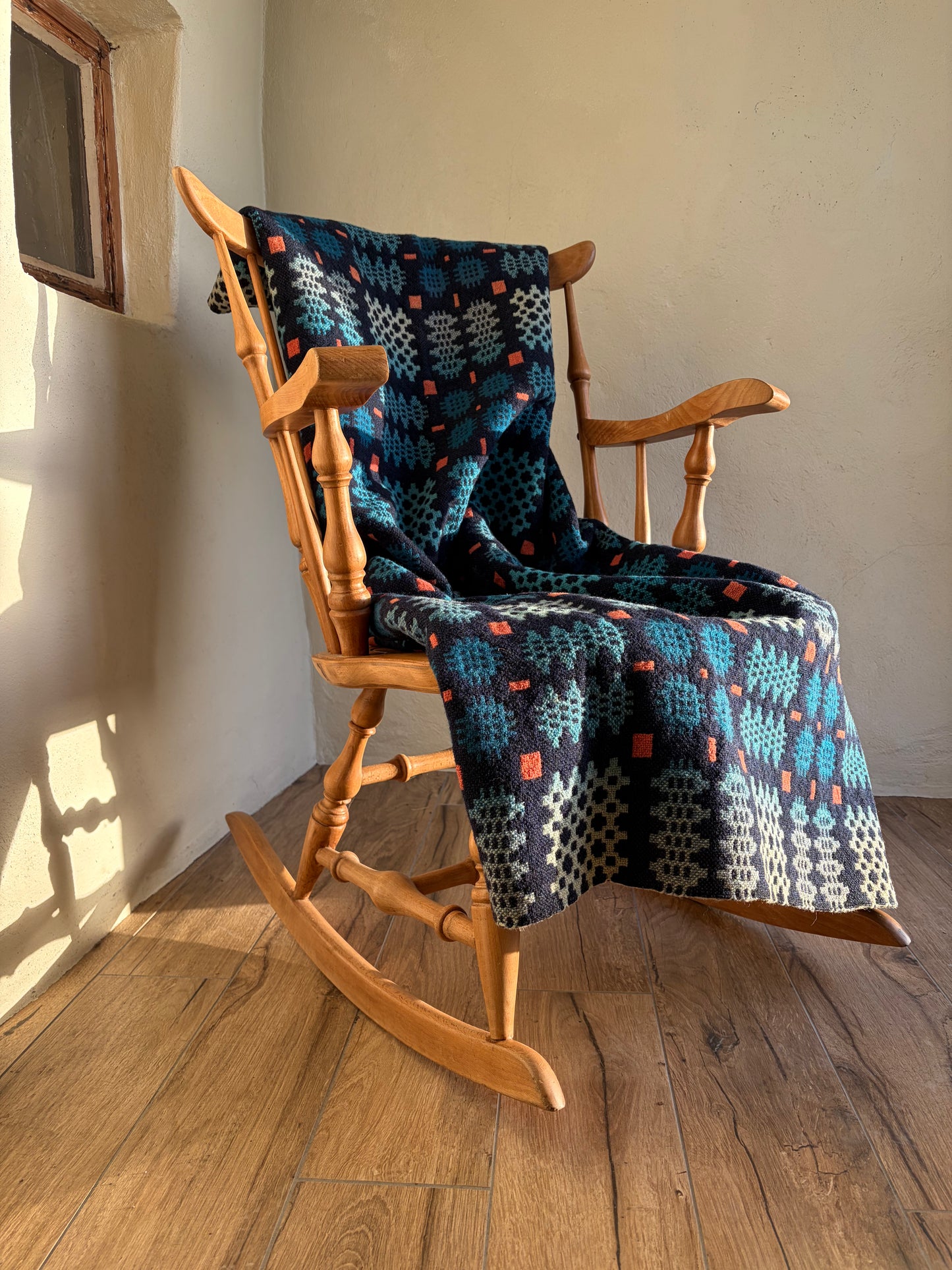 HEN BLANCED WLÂN CYMRAEG GLAS / vintage blue wool Welsh tapestry blanket or throw