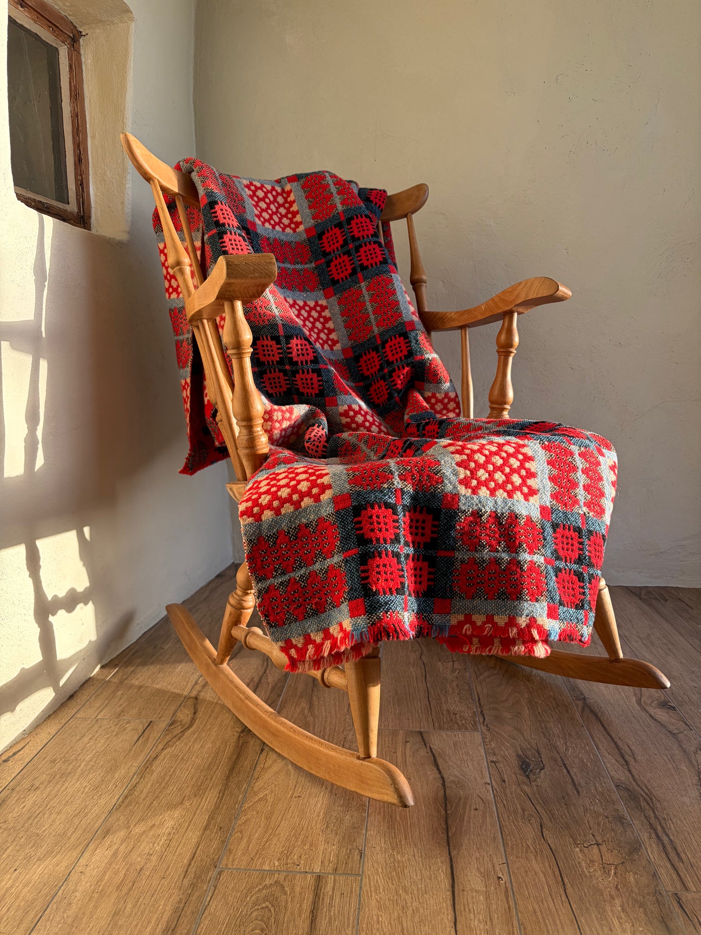 HEN BLANCED WLÂN CYMRAEG COCH / vintage red wool Welsh tapestry blanket or throw