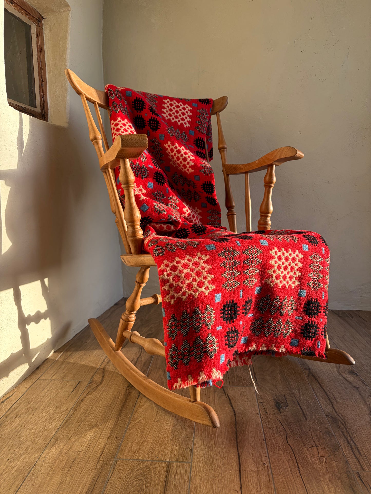 HEN BLANCED WLÂN CYMRAEG COCH / vintage red wool Welsh tapestry blanket or throw