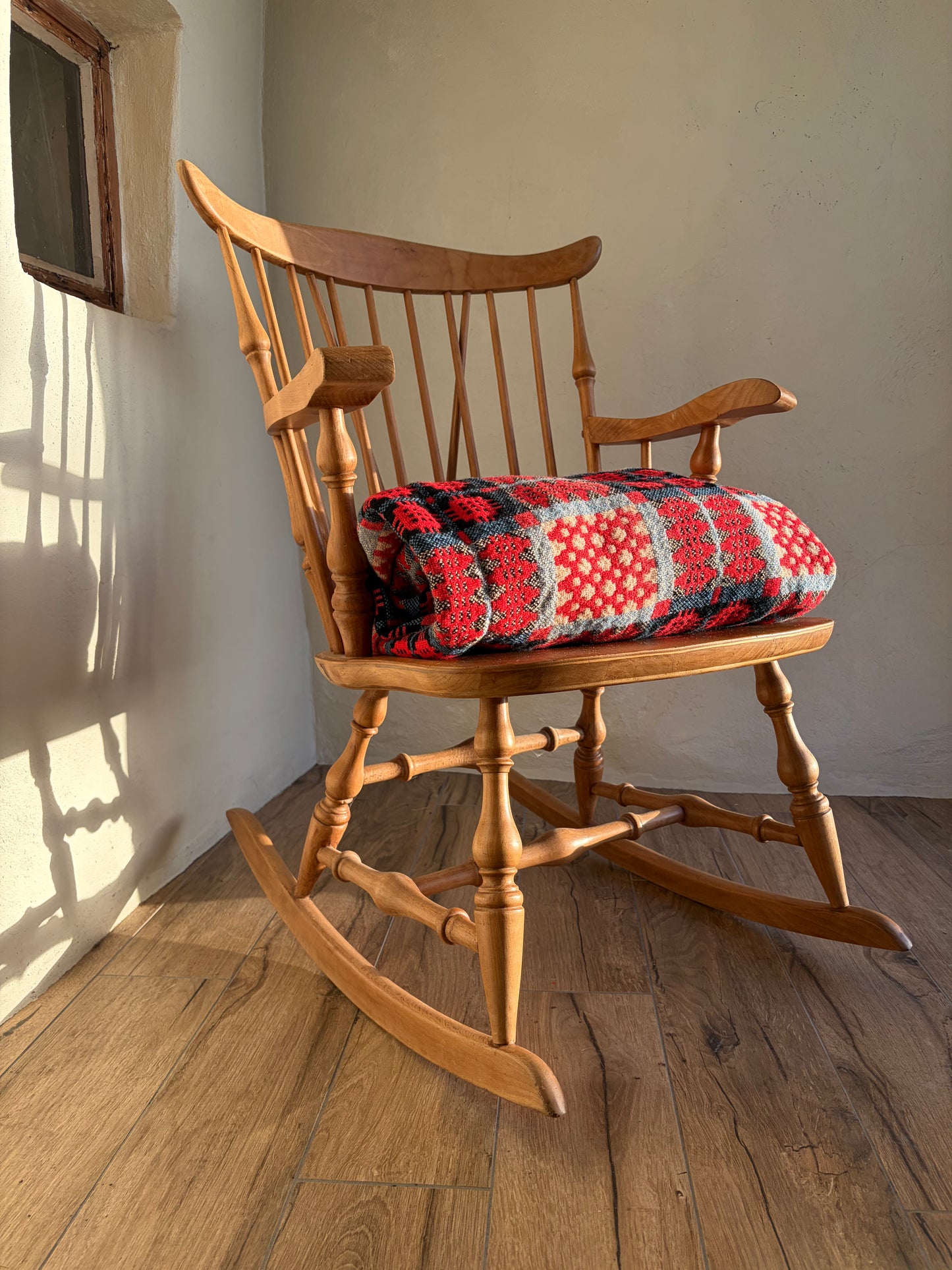 HEN BLANCED WLÂN CYMRAEG COCH / vintage red wool Welsh tapestry blanket or throw