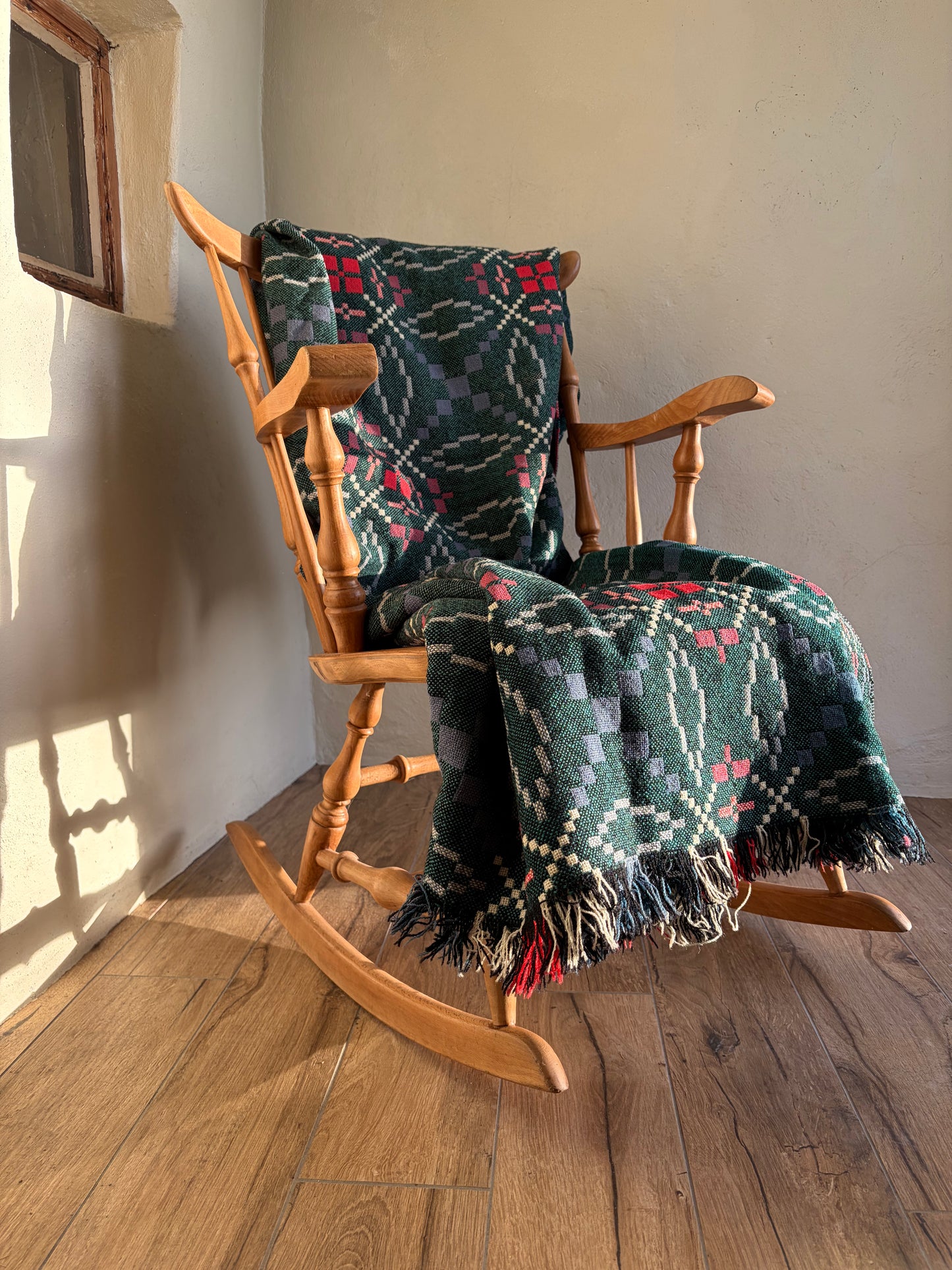 HEN BLANCED WLÂN CYMRAEG GWYRDD / vintage green wool Welsh tapestry blanket / throw