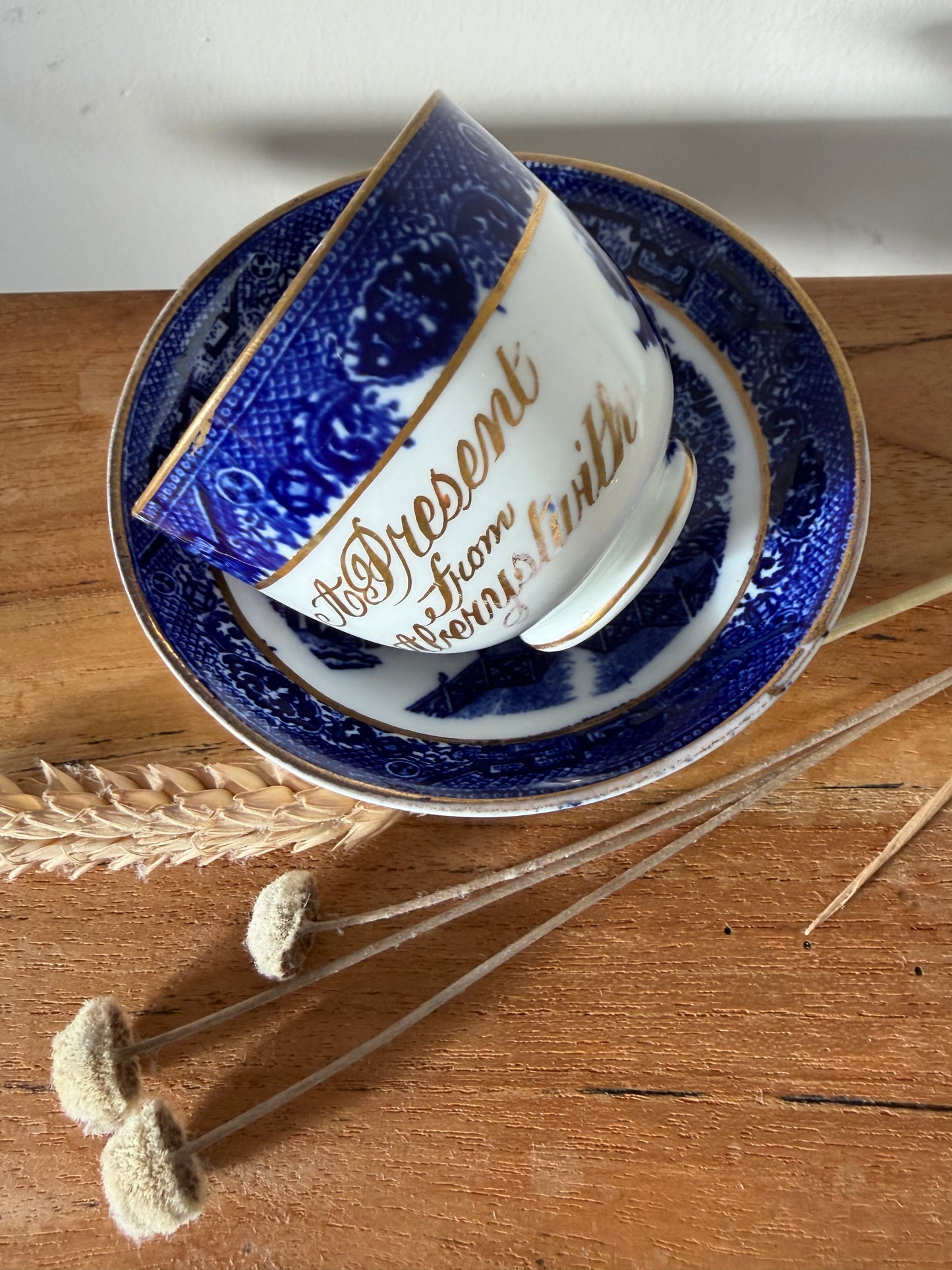 HEN CWPAN A SOSER ABERYSTWYTH / Vintage cup and saucer A PRESENT FROM ABERYSTWYTH