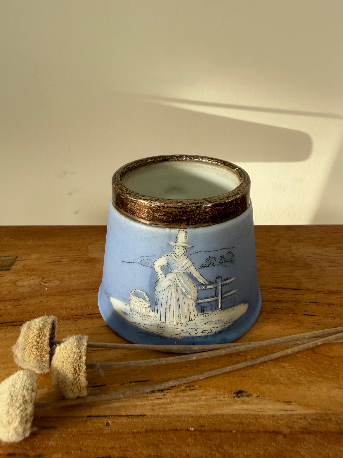 HEN CWPAN BACH CYMRAEG / Vintage Welsh lady cup