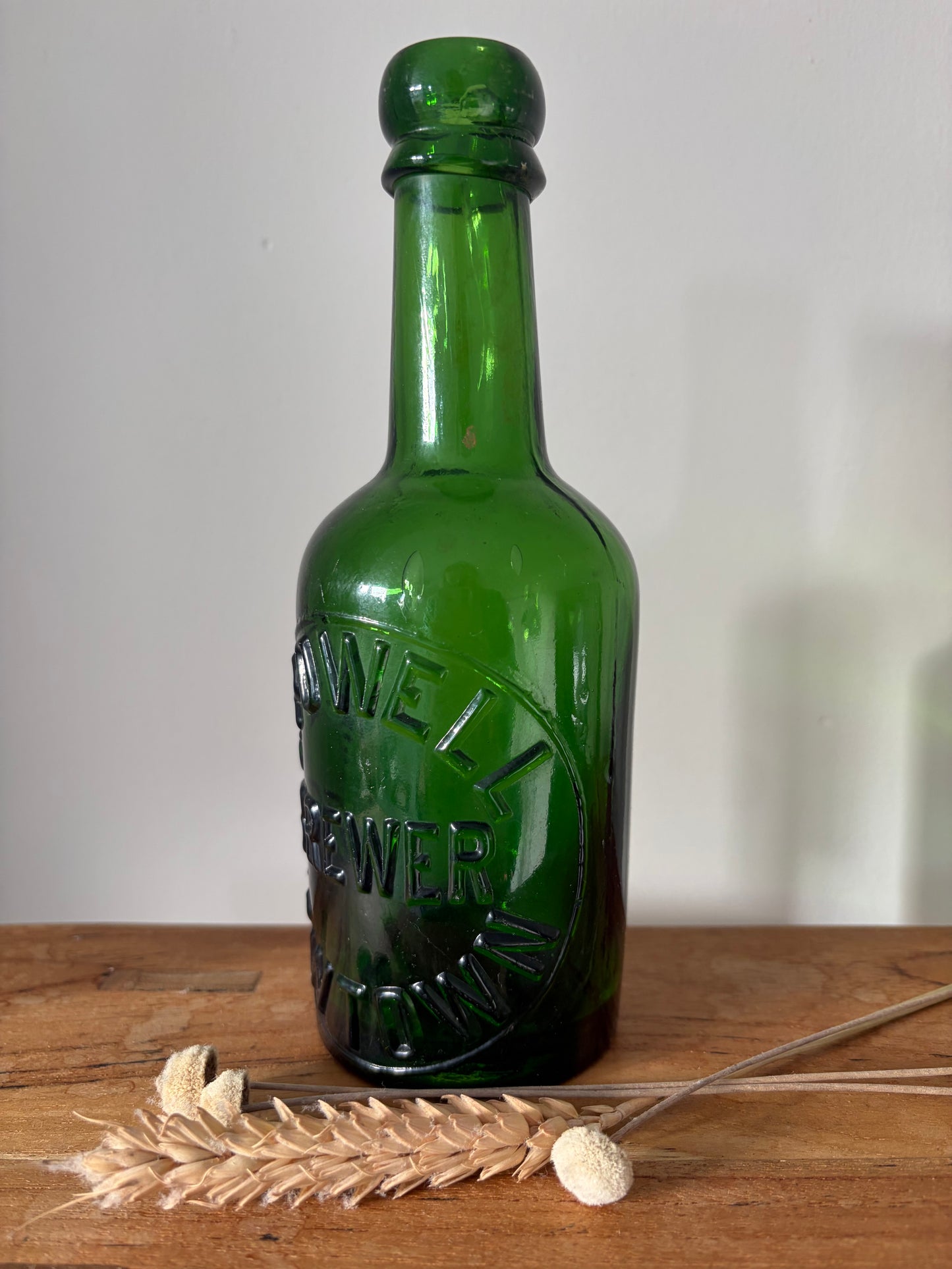 HEN BOTEL CWRW GWYRDD O'R DRENEWYDD / Vintage Welsh beer bottle from Newtown