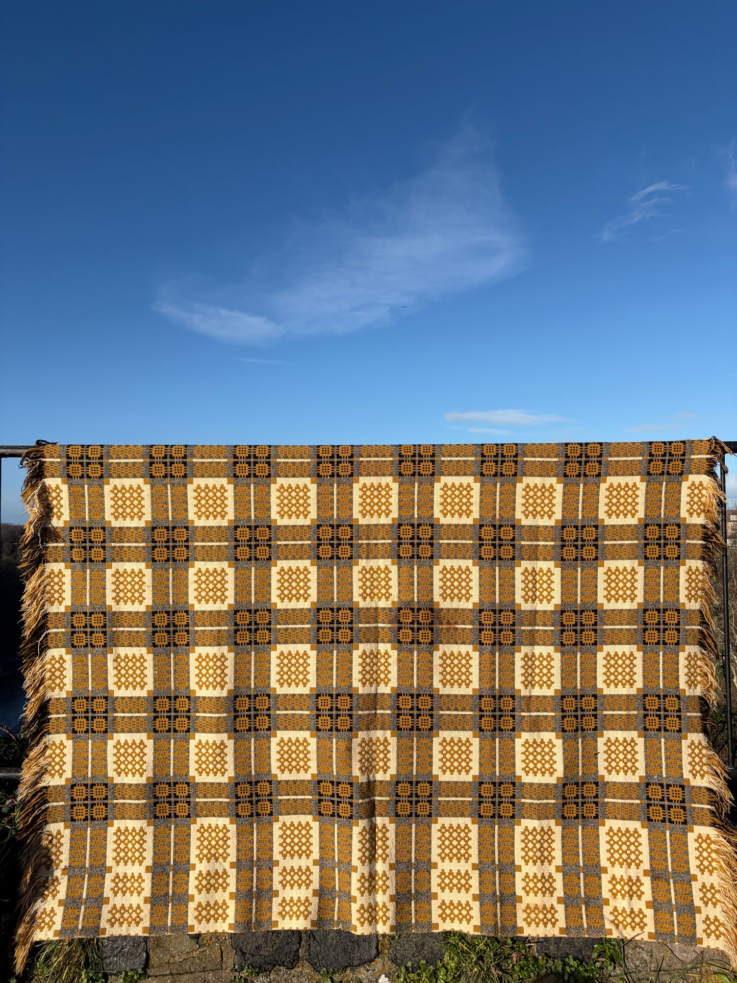 HEN BLANCED WLÂN LLIW MWSTARD / vintage mustard wool Welsh tapestry blanket or throw