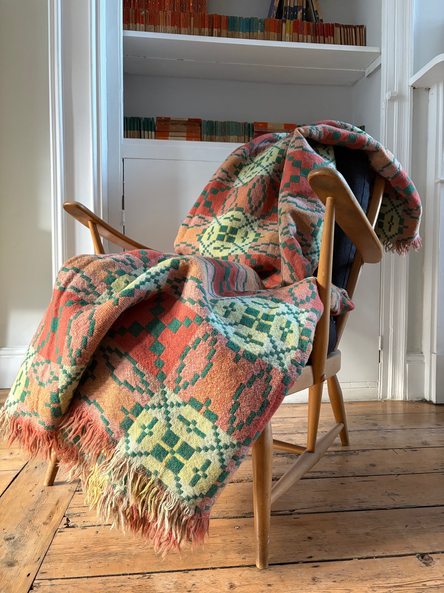 HEN BLANCED WLÂN CYMRAEG GWYRDD A PINC / vintage green and peach wool Welsh tapestry blanket / throw
