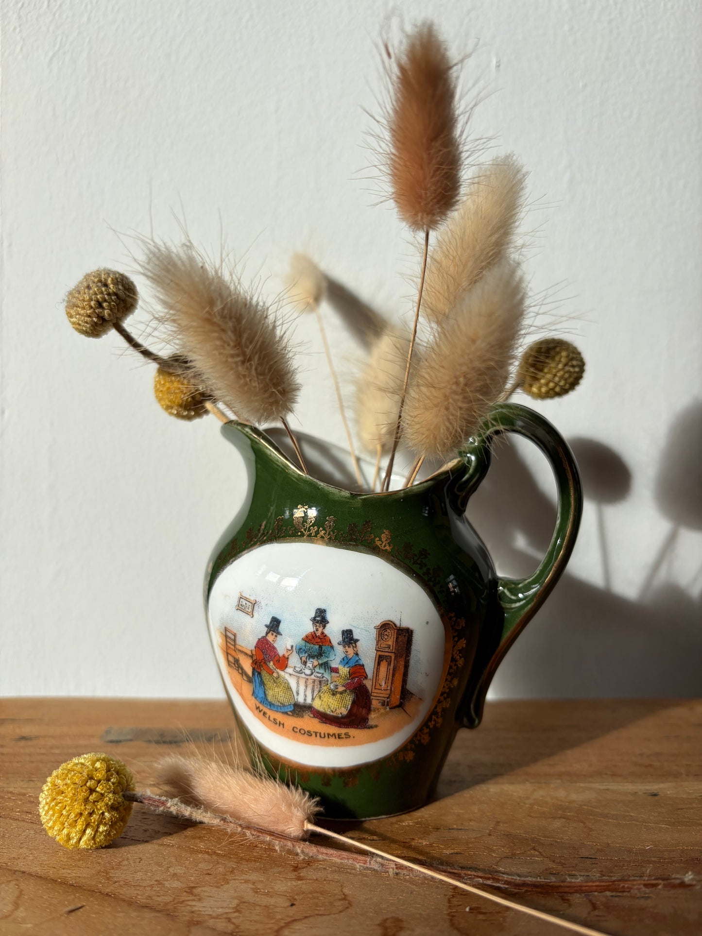 HEN JWG BACH CYMRAEG / Vintage Welsh Costumes Jug