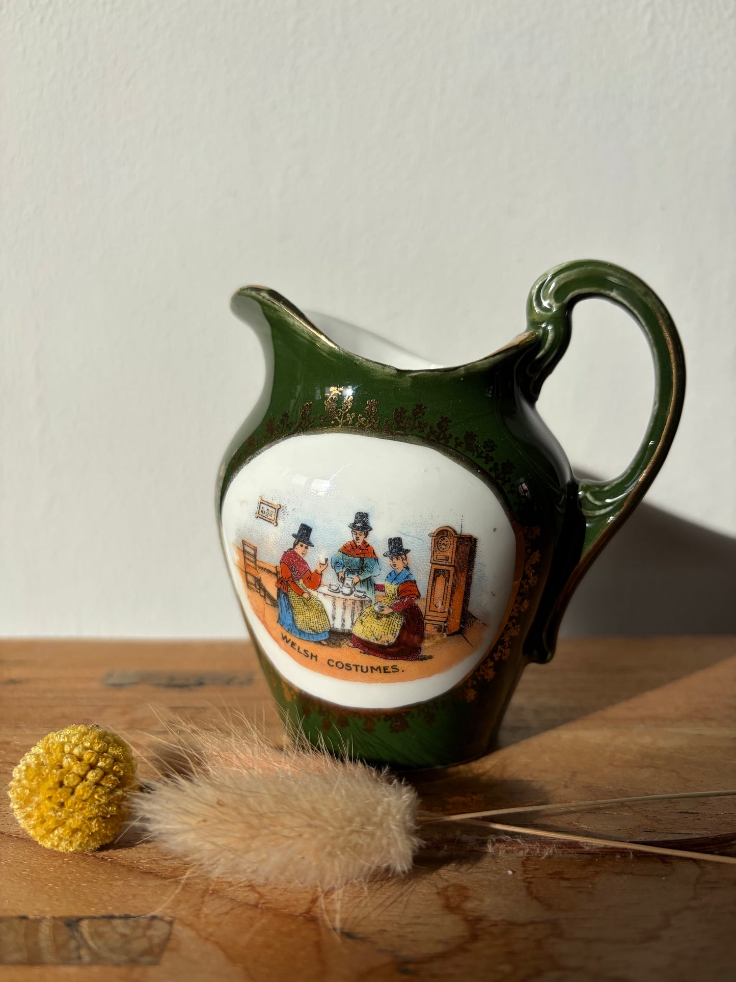 HEN JWG BACH CYMRAEG / Vintage Welsh Costumes Jug