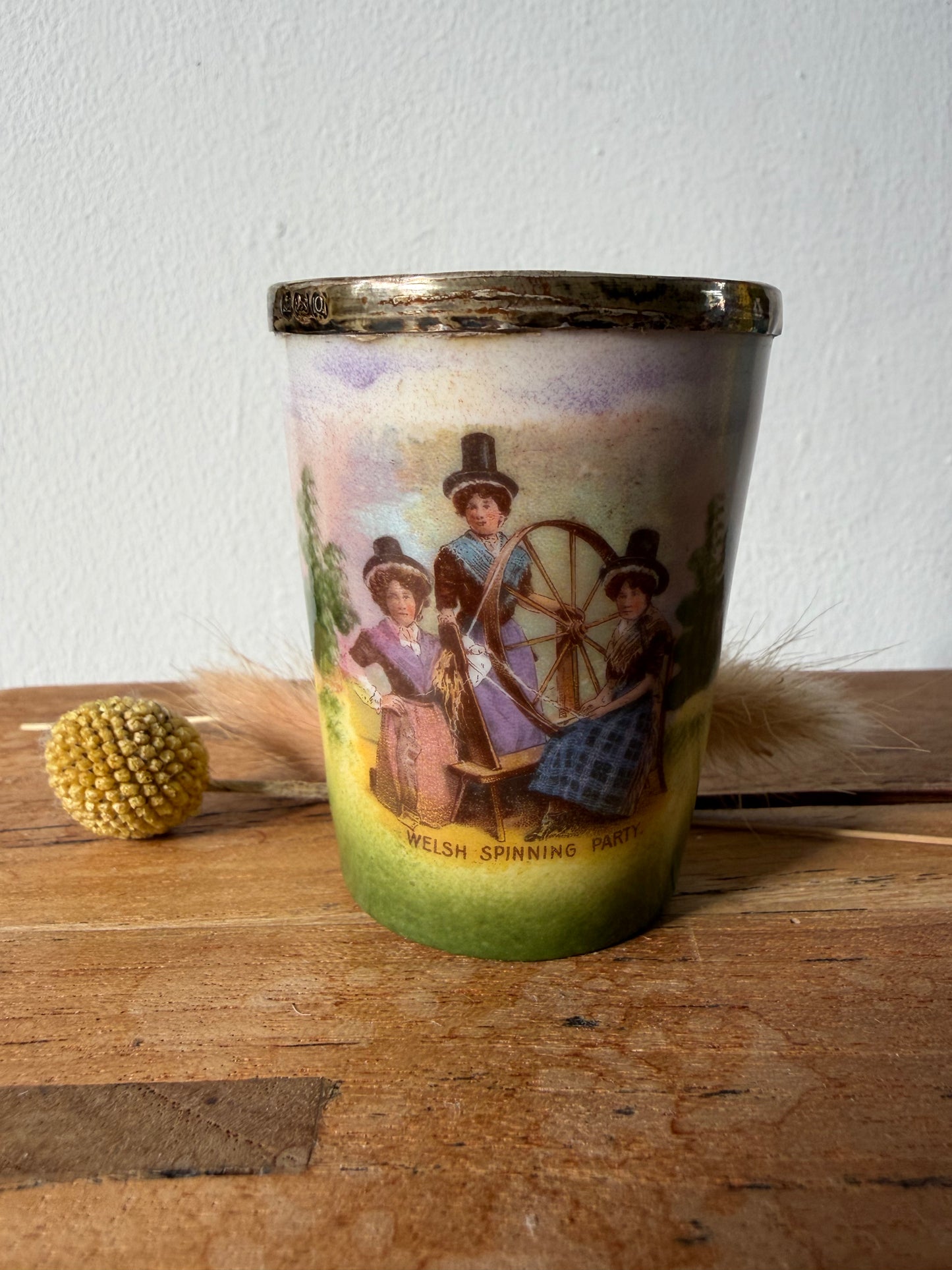 HEN BOT BACH CYMRAEG / Vintage miniature Welsh Spinning Party pot