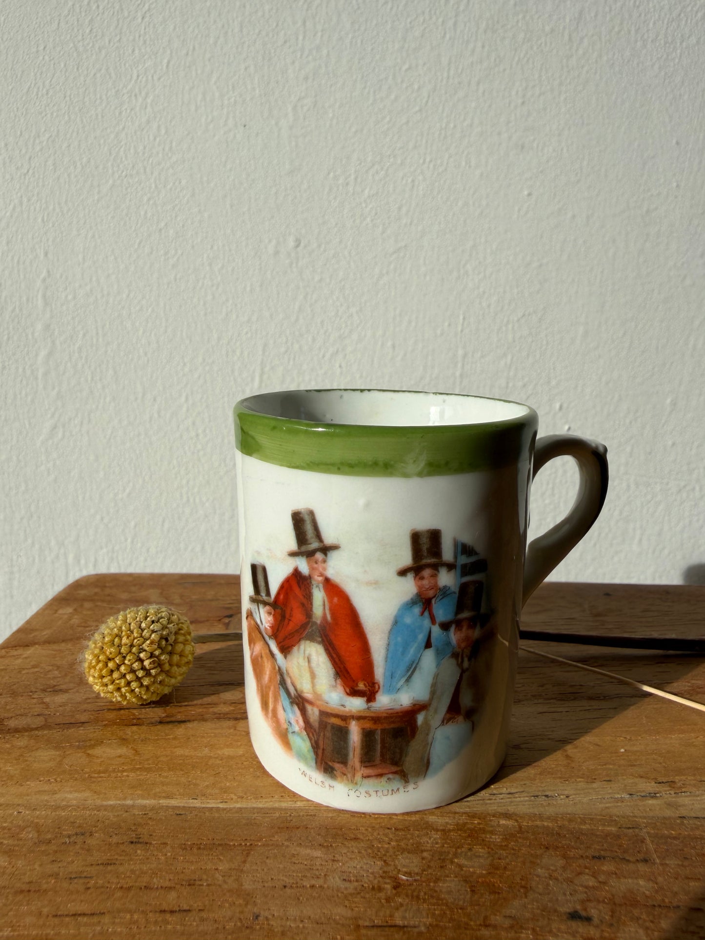 HEN CWPAN BACH CYMRAEG / Vintage miniature Welsh cup