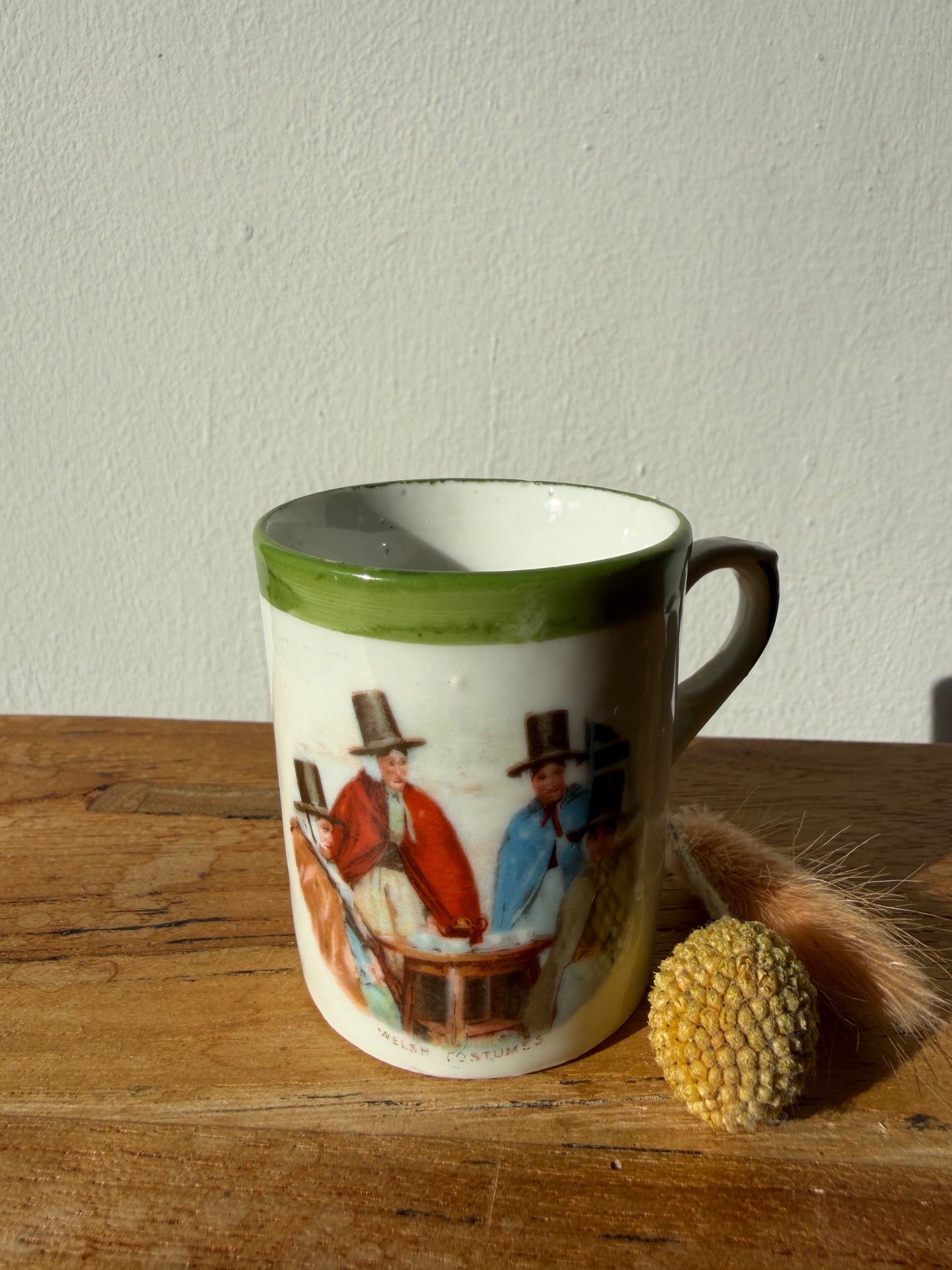 HEN CWPAN BACH CYMRAEG / Vintage miniature Welsh cup