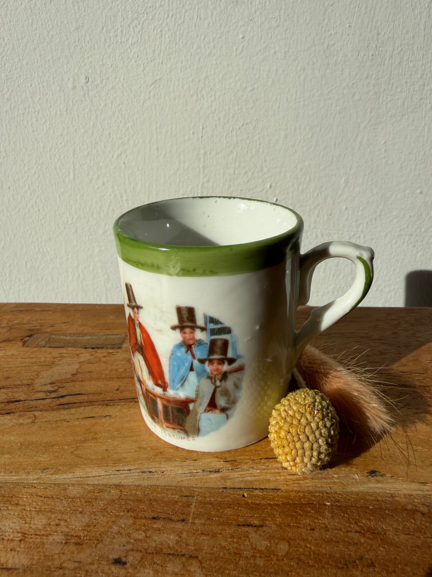 HEN CWPAN BACH CYMRAEG / Vintage miniature Welsh cup