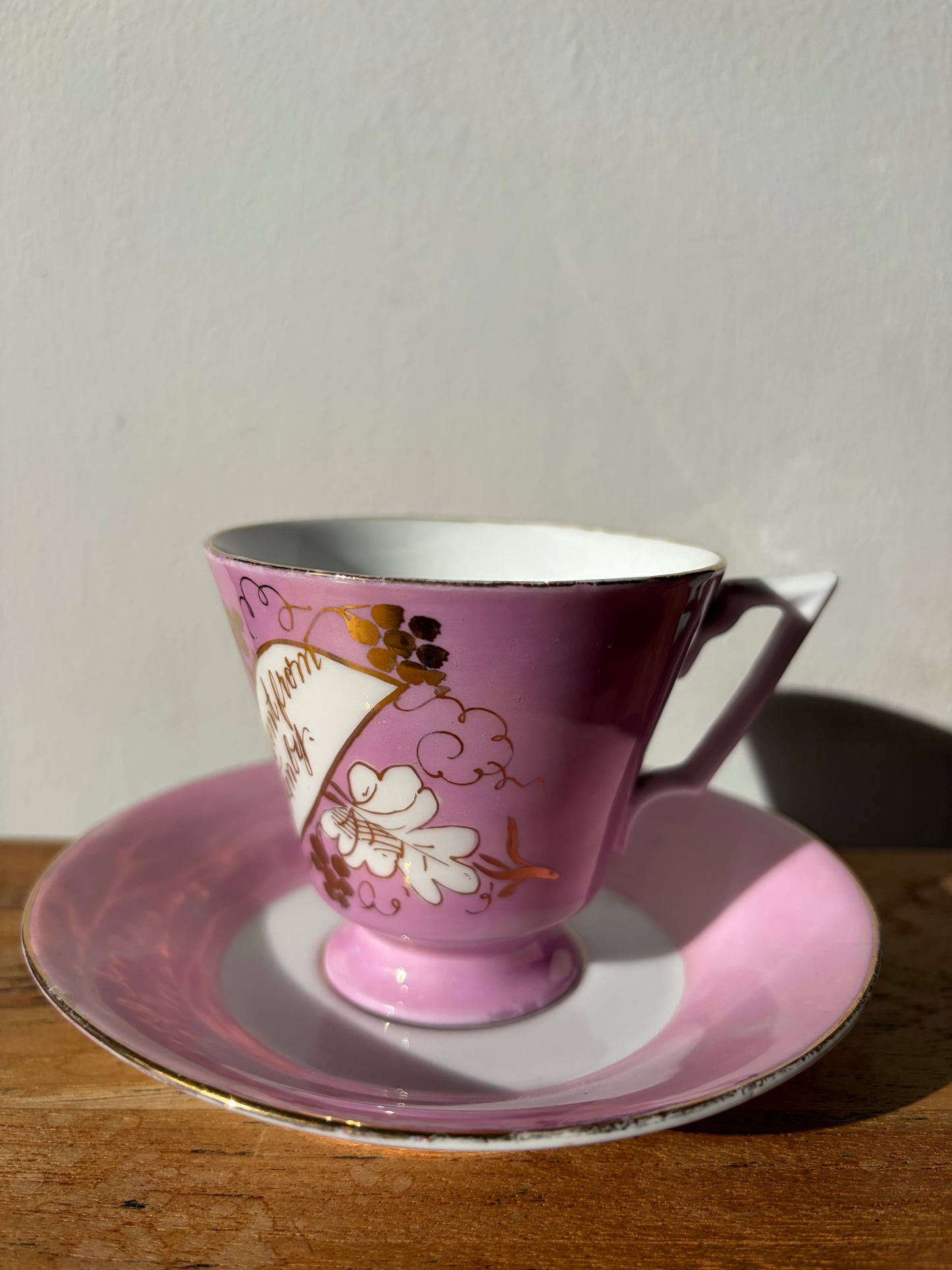 HEN CWPAN BACH CYMRAEG O DINBYCH Y PYSGOD / Vintage Welsh cup A gift from Tenby