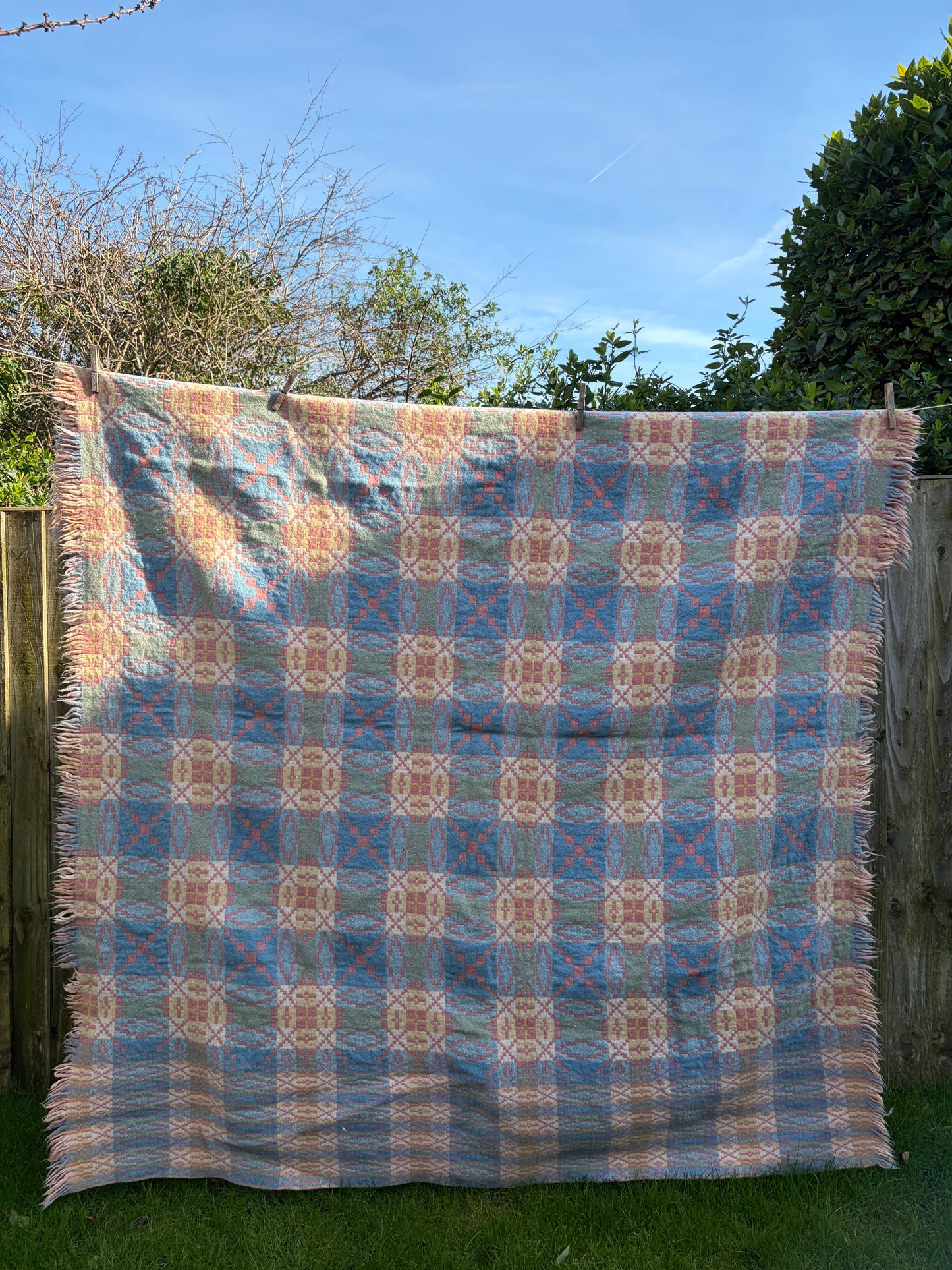 HEN BLANCED WLÂN PINC / vintage pink wool Welsh tapestry blanket or throw