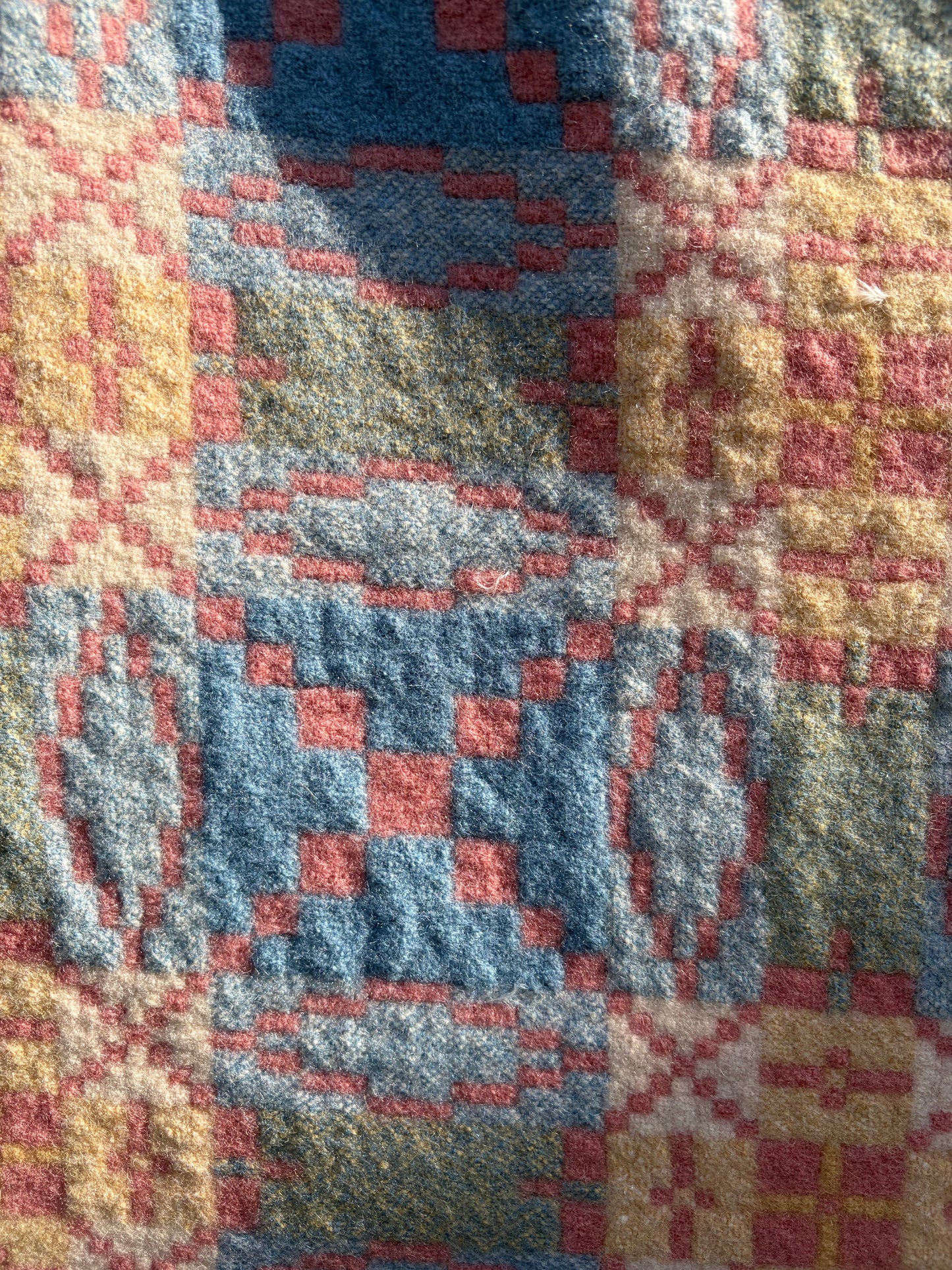 HEN BLANCED WLÂN PINC / vintage pink wool Welsh tapestry blanket or throw