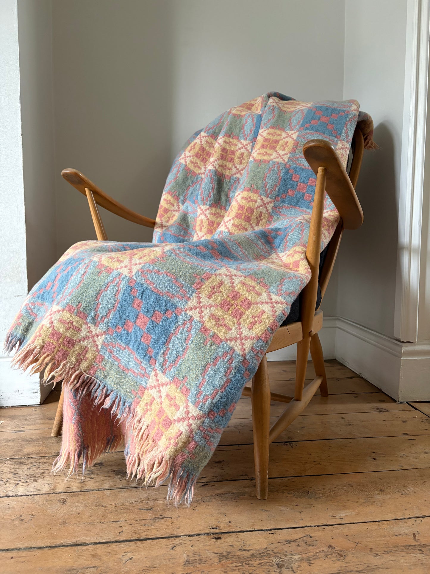 HEN BLANCED WLÂN PINC / vintage pink wool Welsh tapestry blanket or throw