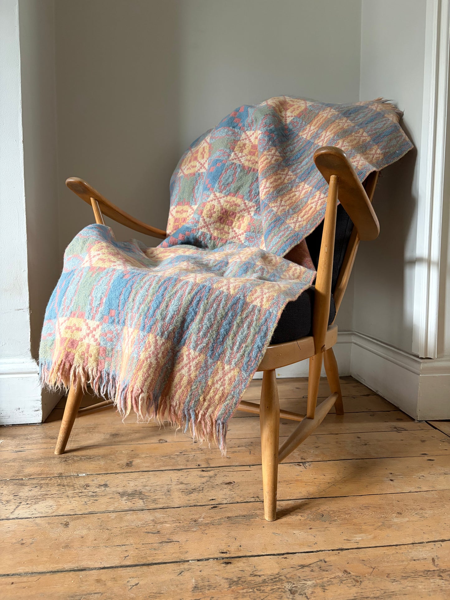 HEN BLANCED WLÂN PINC / vintage pink wool Welsh tapestry blanket or throw